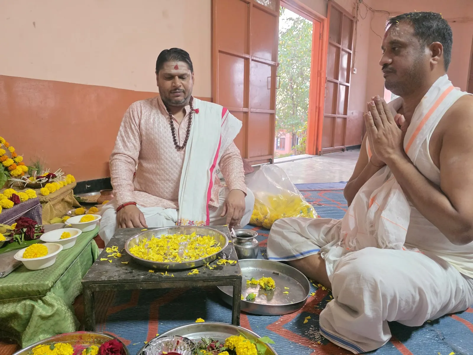 Pandit Rakesh Shukla Guruji performing a puja for a devotee at Trimbakeshwar
