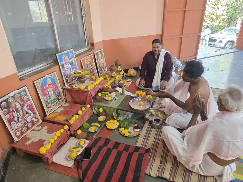 Guruji guiding a devotee through the sankalp